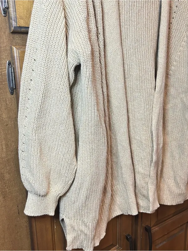 Universal Threads 🌸 Tan Ivory Heather
Medium Knit Open Front Slouchy Side Seam Poc - Image 6
