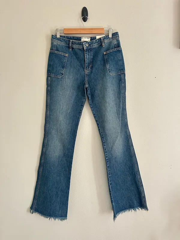 We The Free People Izzy Low Rise Flare Jeans Womens 26 NEW $138 - Image 3