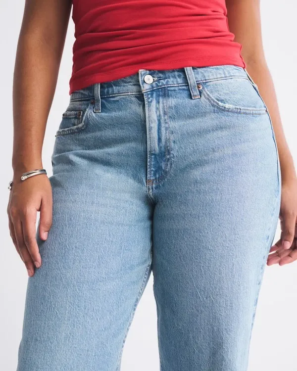 American Eagle Curve Love Low Rise Baggy Jean - Image 3