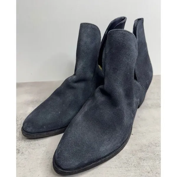 Free People Flat Grey Suede Pointed Toe Cutout Ankle Boots Size 39EU - Image 2