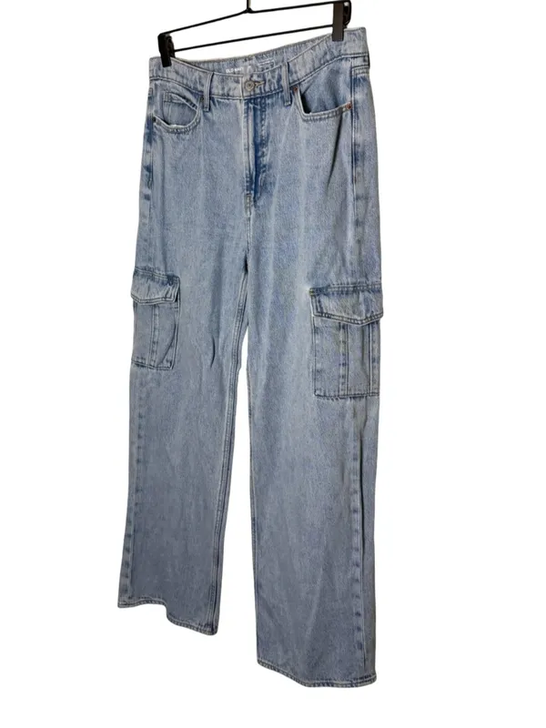 Old Navy Extra High-Waisted Sky-Hi Wide Leg Cargo Jeans - Light Wash 10 - Image 6