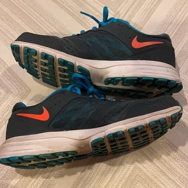 Nike Women’s Relentless 4 Aeroply Grey and Light Blue Sneakers Size 7.5 - Image 6