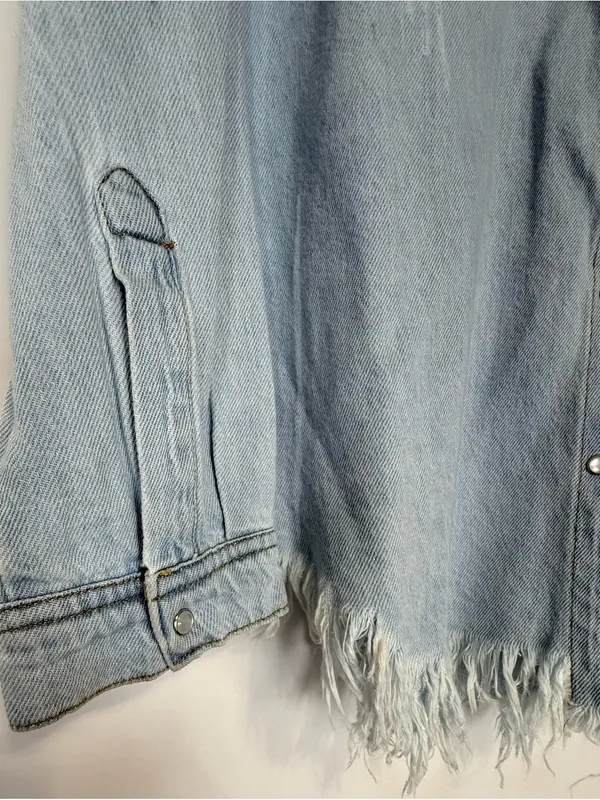 Risen Light Blue Denim pearl snap Button Shirt Distressed Size M - Image 3