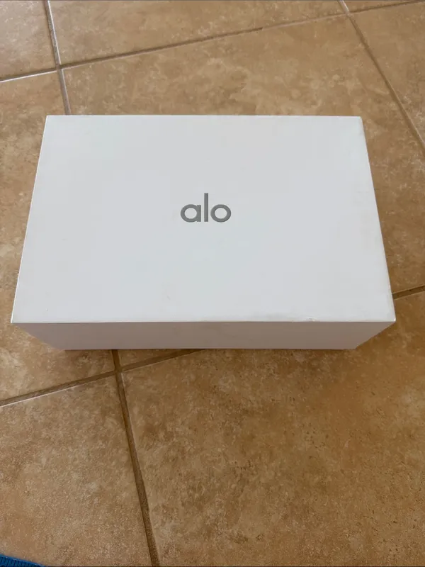 ALO Recovery Mode Sneaker Natural White Gum M5 W6.5 Vegan Leather Box - Image 9