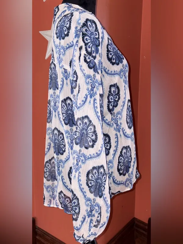Zara Blue and White Paisley Button-Up Blouse - Image 5