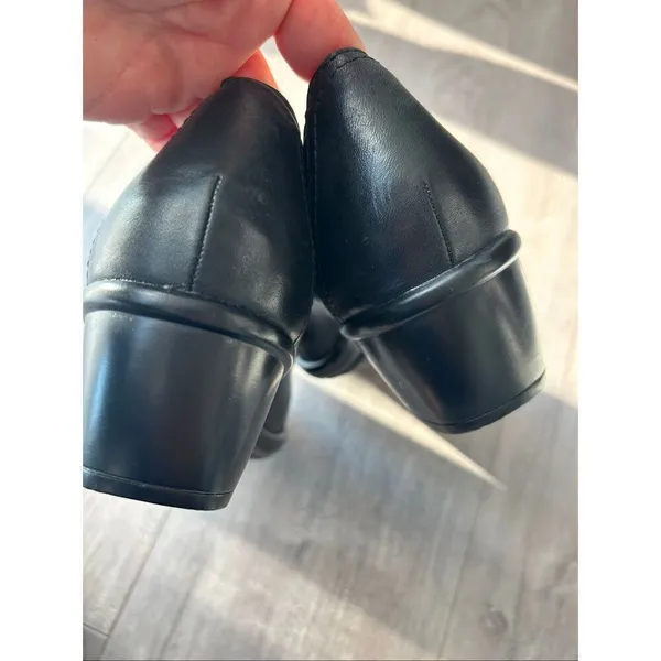 Clarks black leather comfy work shoes size 9W with small heel - Image 6