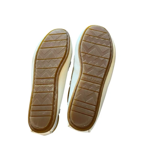 Minnetonka‎ Classic Driving Loafer Off White 6 - Image 5