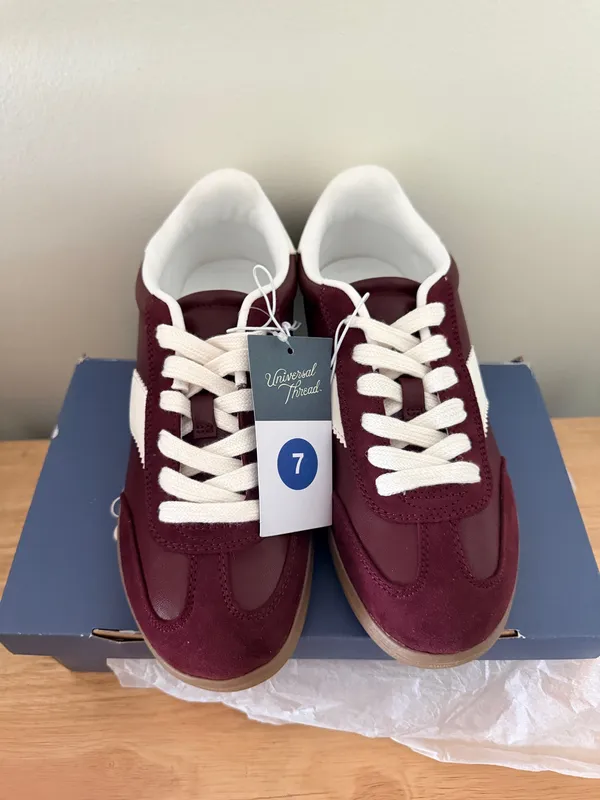 Universal Threads Burgundy Spencer Sneakers Size 7 - Image 5
