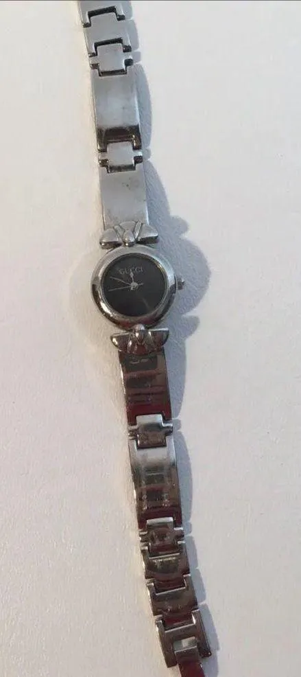 Gucci Vintage Womens Watch With black Face And Stainless Steel Band - Image 7