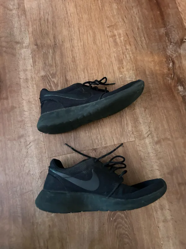 Nike roshes 7.5 - Image 5