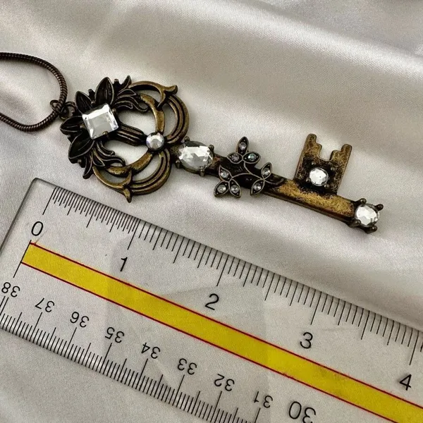 Long rhinestone key pendant necklace - Image 8