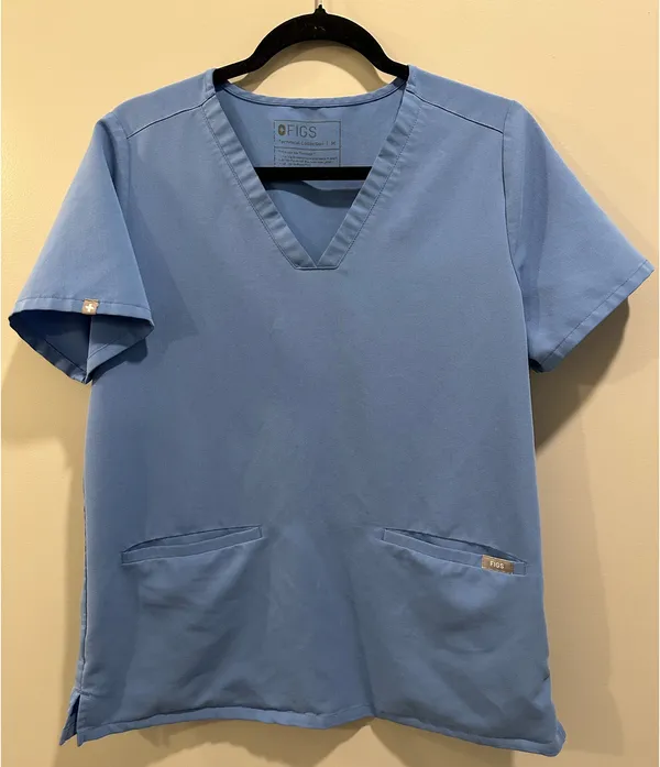 FIGS Casma Three-Pocket Scrub Top Ceil Blue - Image 6