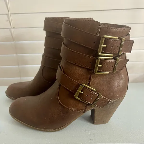 DkDk Brown Ankle Boots. Size 8 - Image 6