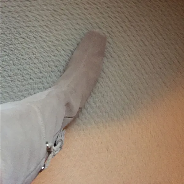 Great pair of suede boots. BNWT. Size 7.5 - Image 5