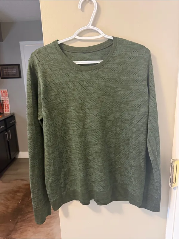 Lululemon Women Green Camo Perforated Mesh Breeze Long Sleeve Shirt Top 12 - Image 2