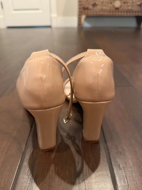 Benjamin Walk Heels Tan Size 7 - Image 3