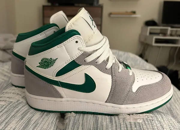 Air Jordan 1 Mid SE Grey Pine - Image 10