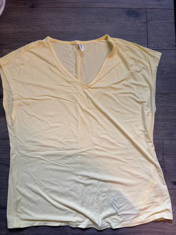 Halara V-Neck Top - Image 3
