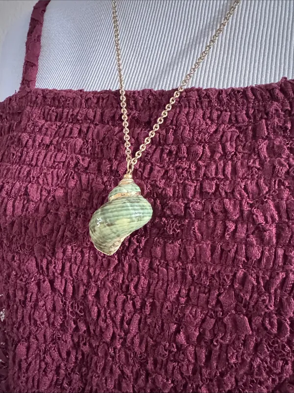 Vintage Gold Chain Necklace with Green Shell Pendant - Image 3