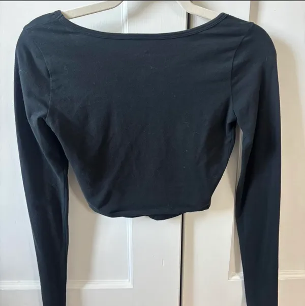 Hollister Cropped Long Sleeve - Image 2