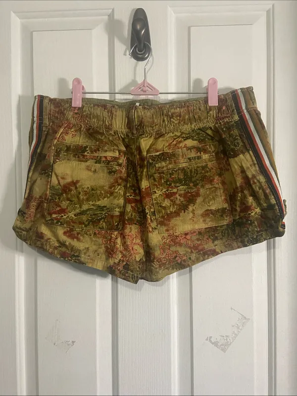 Free People Olive Green Floral Cargo Shorts - Image 4