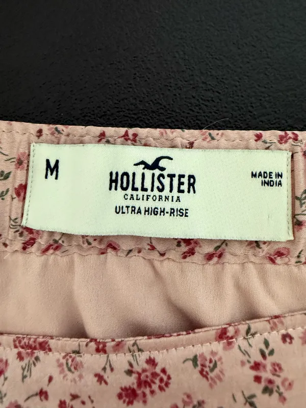 Hollister Ultra High-Rise Floral Mini Skirt Size M - Image 2