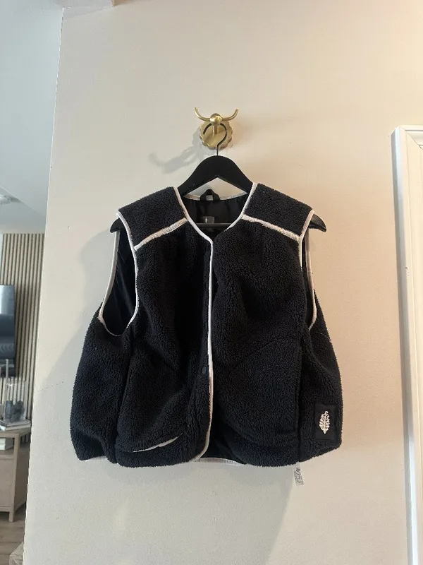FREE PEOPLE Movement Keep It Cozy Fleece Vest in Black Size Medium - Image 5