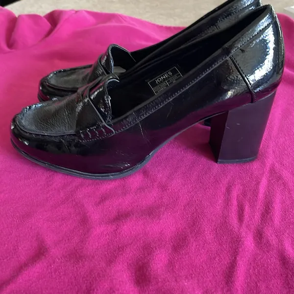 Jones New York Shiny Black Loafers with heels - Image 5