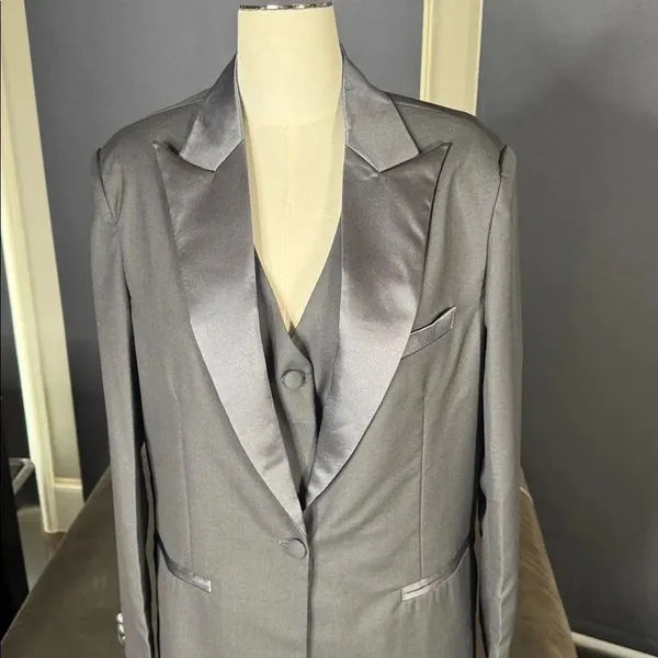 Women’s Gray Slim Fit 3 Piece Formal Tuxedo Suit Satin Peak Lapel Size XL NWT - Image 2