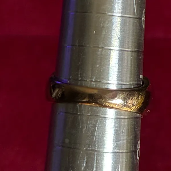 Elegant gold toned and Black Women's Ring size 7.5 - Image 4