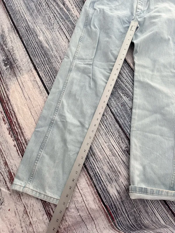 Vintage Wrangler Women's Light Wash Straight Leg Jeans - Pale Blue - Image 8