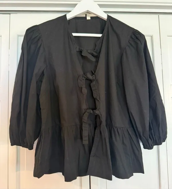 Amazon black tie front puff sleeve blouse size M - Image 2