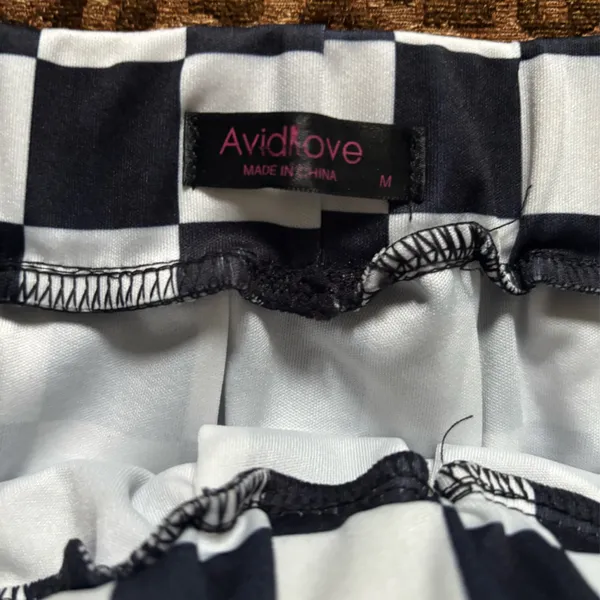 Chic Black and White Checkered Mini Skirt Size M - Image 2