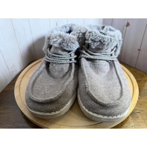Hey Dude Britt Sz 9/40 Women's Nut Beige Faux Fur Lined‎ Booties w/Laces & Snaps - Image 3