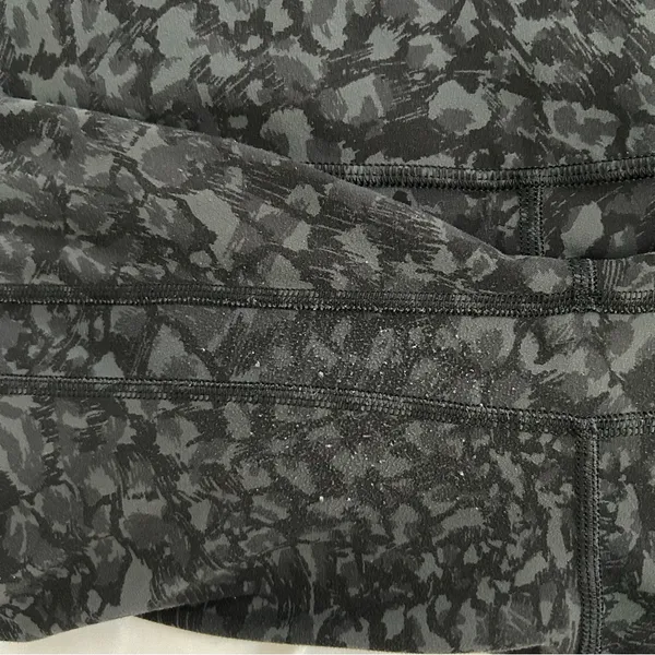 Lululemon Align Crop *21" Wild Thing Camo Deep Coal Multi 8 - Image 9