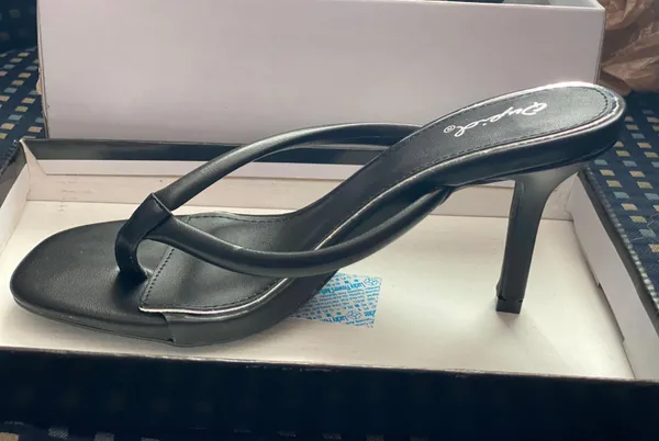 Forever 21 Toe Thong Slip-On Heel - Image 2