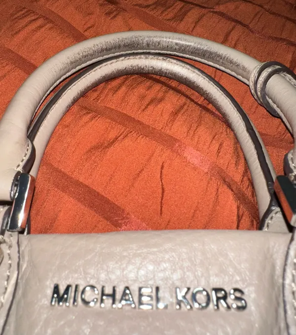 Michael Kors Bedford Medium Belted Leather Satchel – Taupe / Dark Khaki - Image 10
