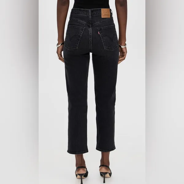 Great condition‎ Levi's
Ribcage Straight Ankle Jeans - Image 2