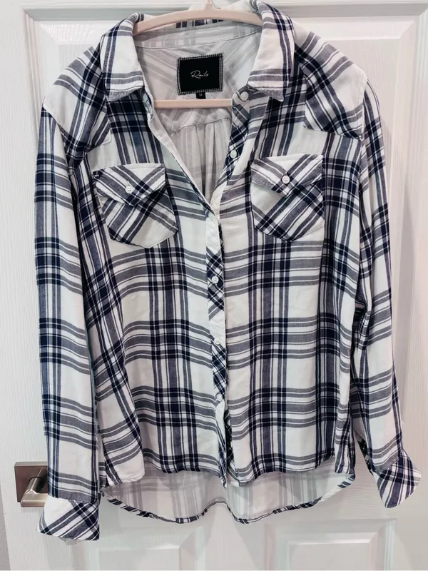 Rails‎ Classic White & Navy Plaid Button-Down Shirt size Medium - Image 3