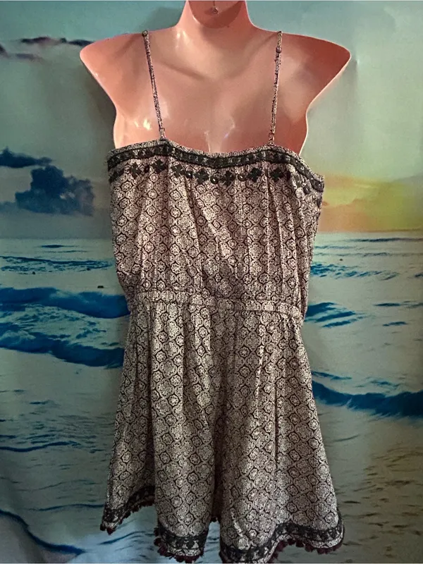 American Eagle Boho Lace-Up Tassel Romper in Cream & Burgundy SM NWOT - Image 2