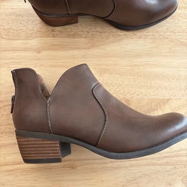New With Box BOC Lucy‎ Zip-Up ankle Bootie Heeled shoes sz 7 Brown Casual - Image 9