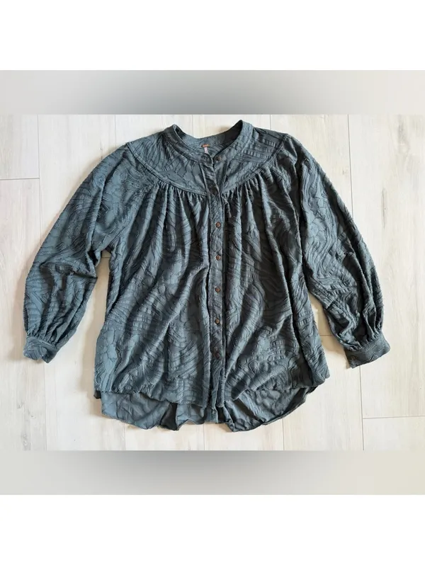 Free People Can’t Stop Dreaming Boho Whimsical Button Down Blouse size medium - Image 4