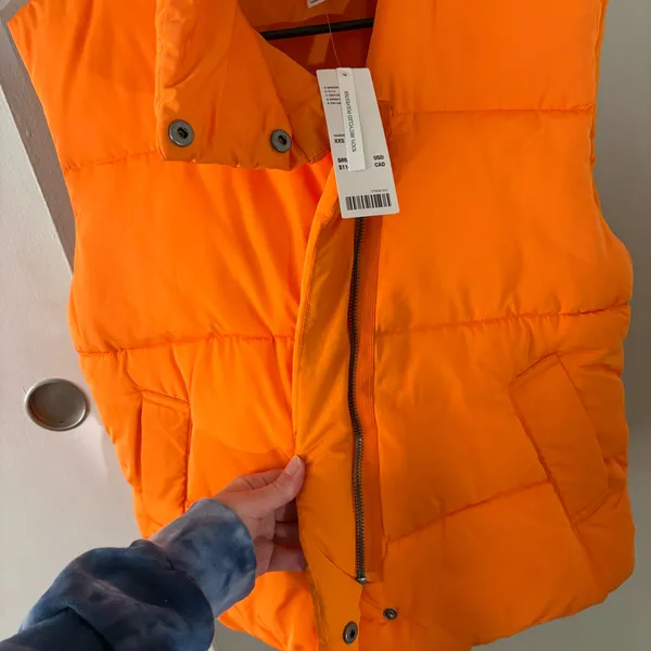 Urban Outfitters BDG Orange Cropped Puffer Vest NWT - Image 4