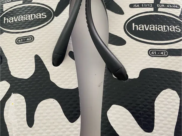 NWT Havaianas Women’s Slim Coral Slip on Black & White Flip Flops - Image 8