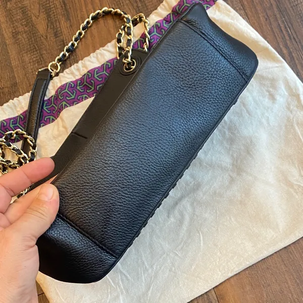 Tory Burch Marion Black Leather Shoulder Bag with Gold Chain - Image 10