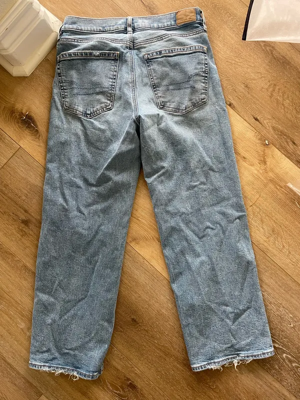 American Eagle high rise light wash jeans - Image 3