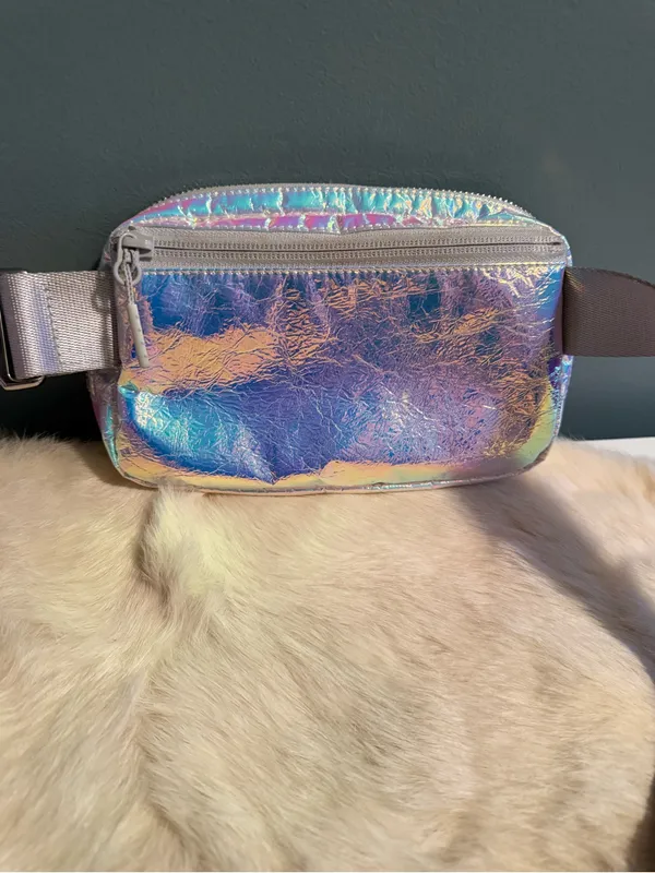 Lululemon Everywhere Iridescent Belt Bag Silver - Image 4