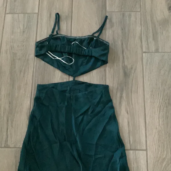 Beginning boutique forgiveness cut out satin dress in emerald - Image 9