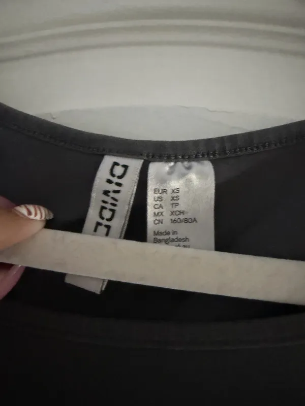 H&M grey Scoop Neck Crop Top  - Image 2