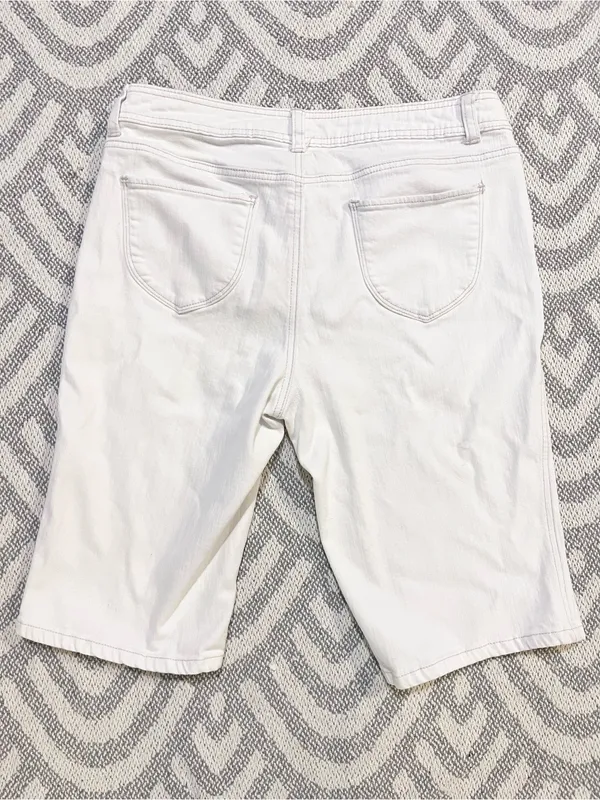 ST. JOHN’S BAY White Denim Bermuda Shorts 10 - Image 2